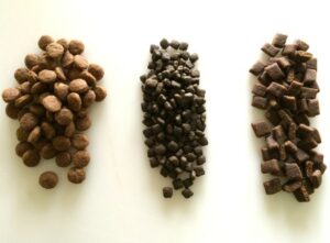 BILD2: Hundefutter im Test: v.l.n.r. ROYAL CANIN, WOLFSBLUT und PLATINUM