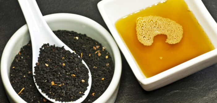 Schwarzkümmelöl für den Hund: Wirkung, Dosierung & Nebenwirkungen