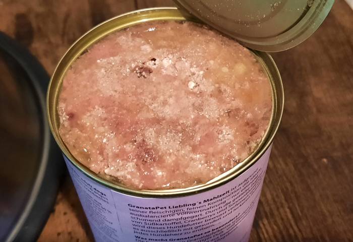 Die geöffnete Dose von GranataPet Liebling`s Mahlzeit Wild & Angus Rind